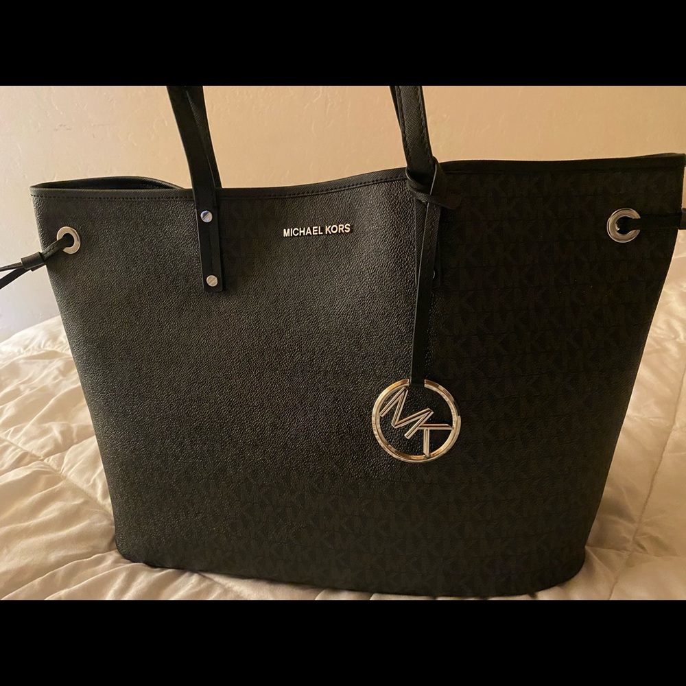 Black simple MK Michael Kors shoulder bag